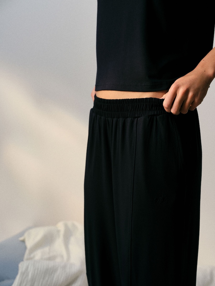 طقم بيجامة فضفاضة من مزيج الفيسكوز من self. - Image 5 of 5