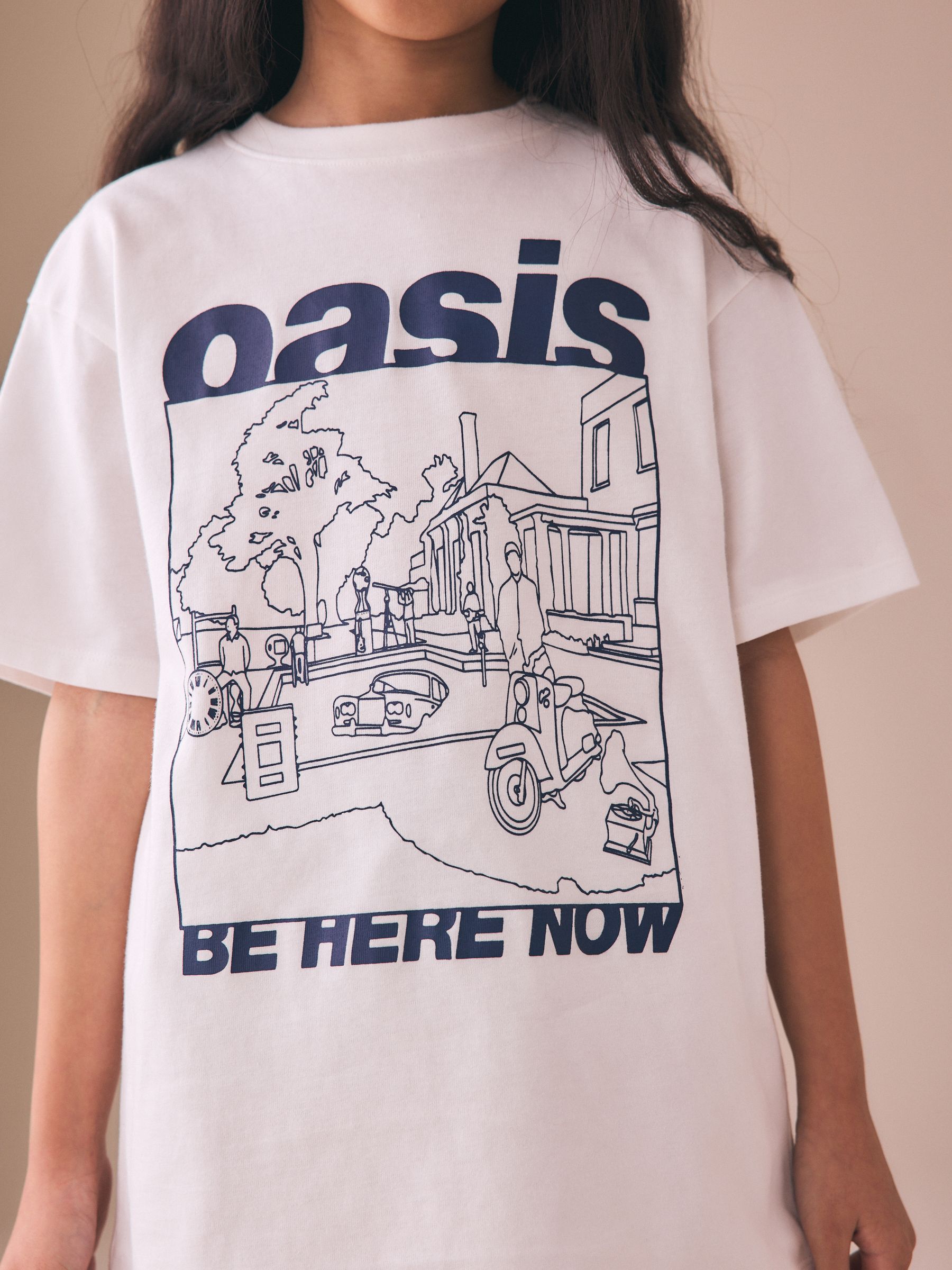 Next：日本 ホワイト - Oasis オーバーサイズ グラフィック Tシャツ (3