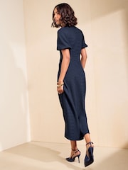 Marina de guerra - Friends Like These Vestido abotonado a media pierna con mangas abullonadas y textura - Imagen 5 de 5