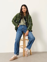 FatFace Camber Mid Blue Petite Barrel Jeans - Image 5 of 6