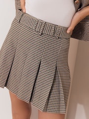 Lipsy Xüsusi Hazırlanmış Dama-dama Kəmərli Qatlanan Skort - 7şəkildən 6 şəkil