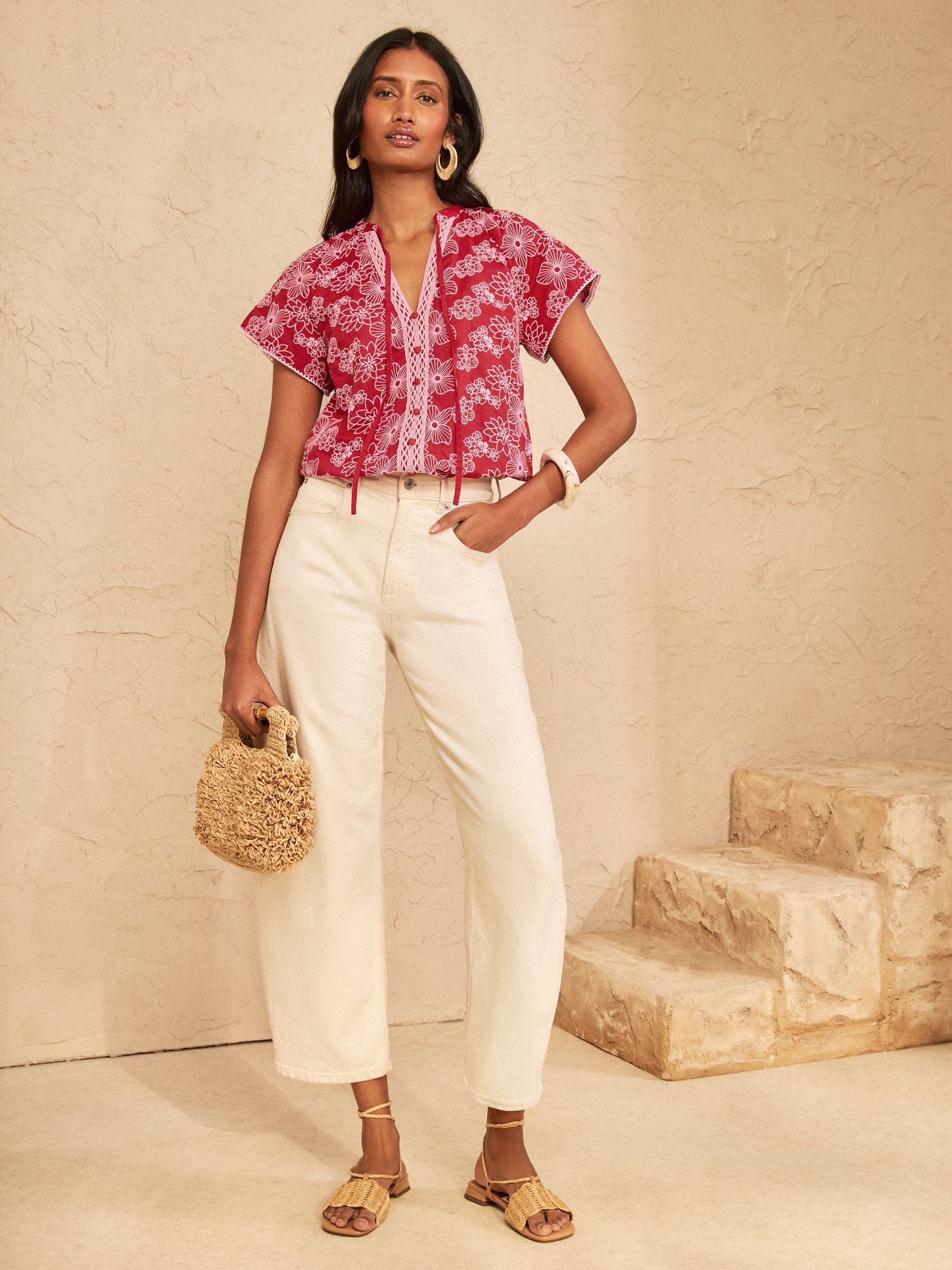 【y.】deres original embroidery blouse Comprar Vermelho - Blusa com decote em V e bordado floral Love