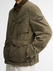 سترة شتوية شكل شمعي بنمط باهت مناسبة للتجول من Barbour International - صورة 3 من 7