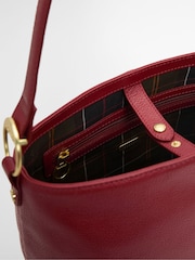 Czerwony - Barbour® Cedar Large Leather Bucket Bag - Obraz 6 z 7