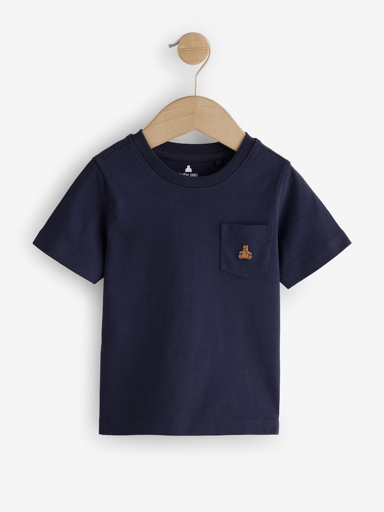 Marineblauw en wit - Gap 3 Verpakking van T-shirts met korte mouwen en Brannan Bear-borduurwerk (6 mths) - 5yrs) (6mths-5yrs) - Afbeelding 2 van 7 Marineblauw en wit - Gap 3 Verpakking van T-shirts met korte mouwen en Brannan Bear-borduurwerk (6 mths) - 5yrs) (6mths-5yrs) - Afbeelding 2 van 7