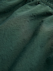 Gap Green 7.5 inch Hybrid Shorts - Image 5 of 5