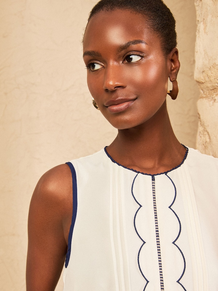 Love & Roses Sleeveless Scallop Detail Blouse - Imagen 2 de 4 Love & Roses Sleeveless Scallop Detail Blouse - Imagen 2 de 4