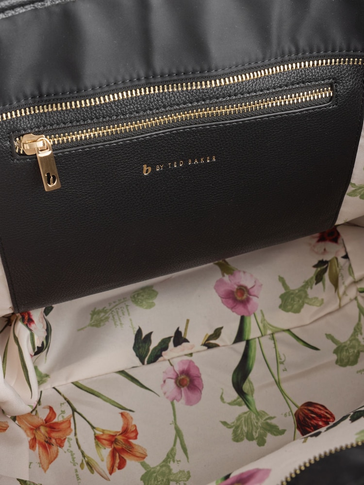 أسود - حقيبة توت نيلون من B by Ted Baker - صورة 7 من 7 أسود - حقيبة توت نيلون من B by Ted Baker - صورة 7 من 7