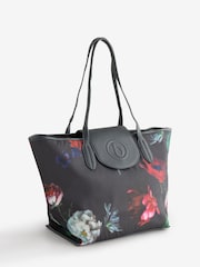 أزرق بتصميم زهور - حقيبة توت نيلون من B by Ted Baker - صورة 1 من 7