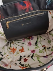 أزرق بتصميم زهور - حقيبة توت نيلون من B by Ted Baker - صورة 7 من 7