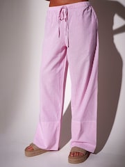 Pantalon na may Guhit na Malalim na Mansanas sa South Beach - Larawan 5 ng 6