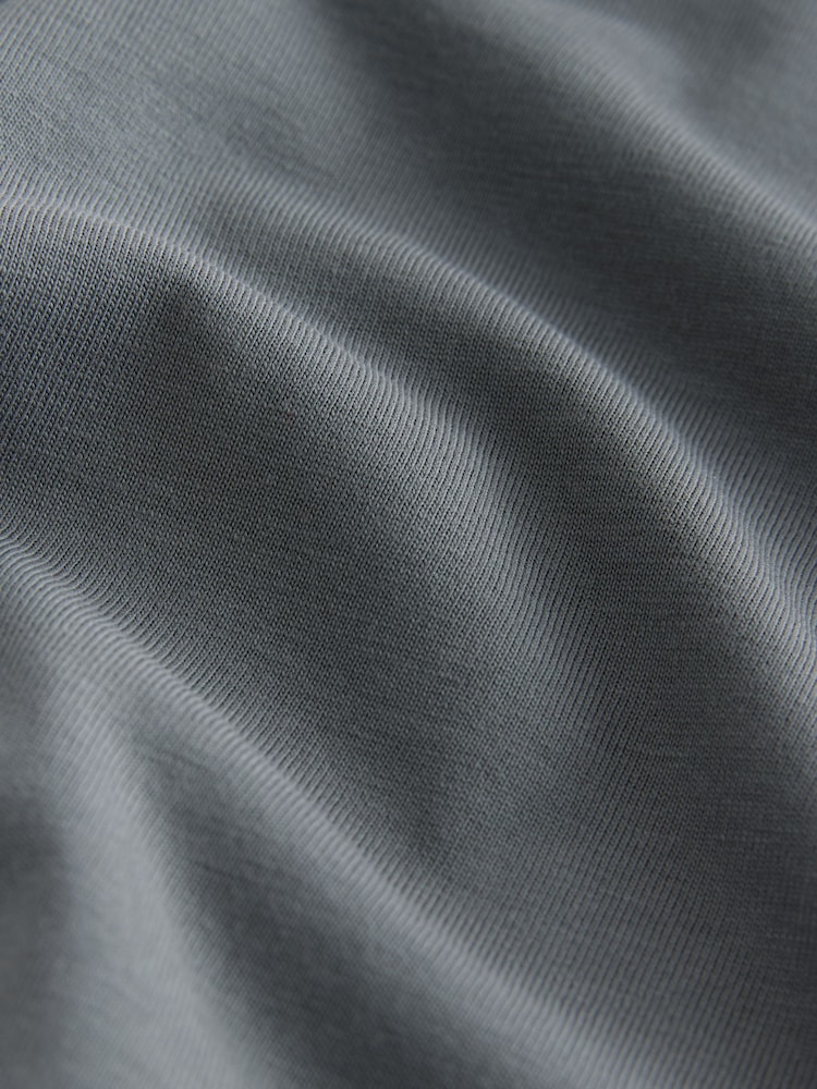 Gris de charbon de bois - Ajustement régulier - T-shirt Essential à col en V - Image 8 de 8