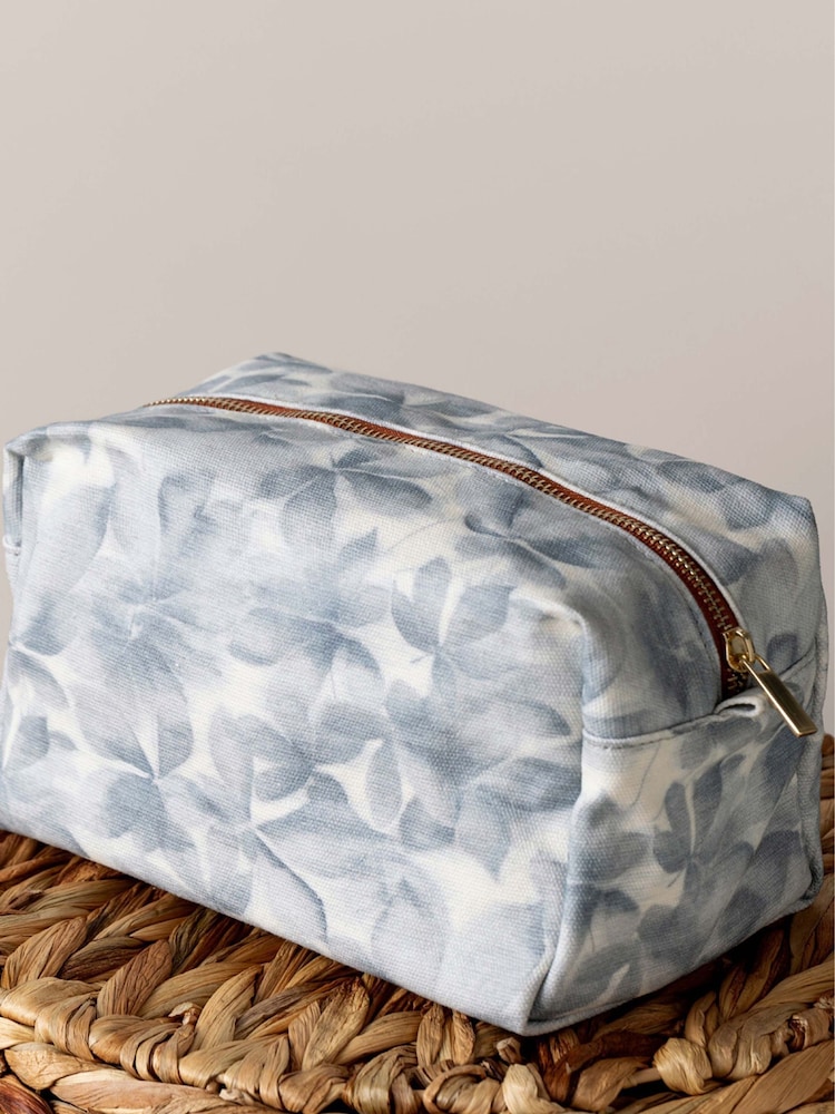 Harlequin Blue Grounded Celestial Washbag - Image 5 of 5