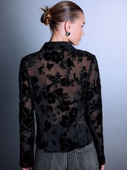 Negro - Flocked Velvet Floral V-Neck Long Sleeve Shirt - Imagen 3 de 4