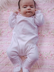 وردي ـ لباس قطعة واحدة مطرَّز بأرنب بياقة وقبّعة Lucy من Emile Et Rose - Image 1 of 6