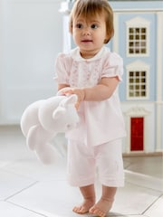 Libby - طقم مكون من 2 قطعة: شورت وبلوزة مزينة بتطريز ودانتيل - Image 1 of 7