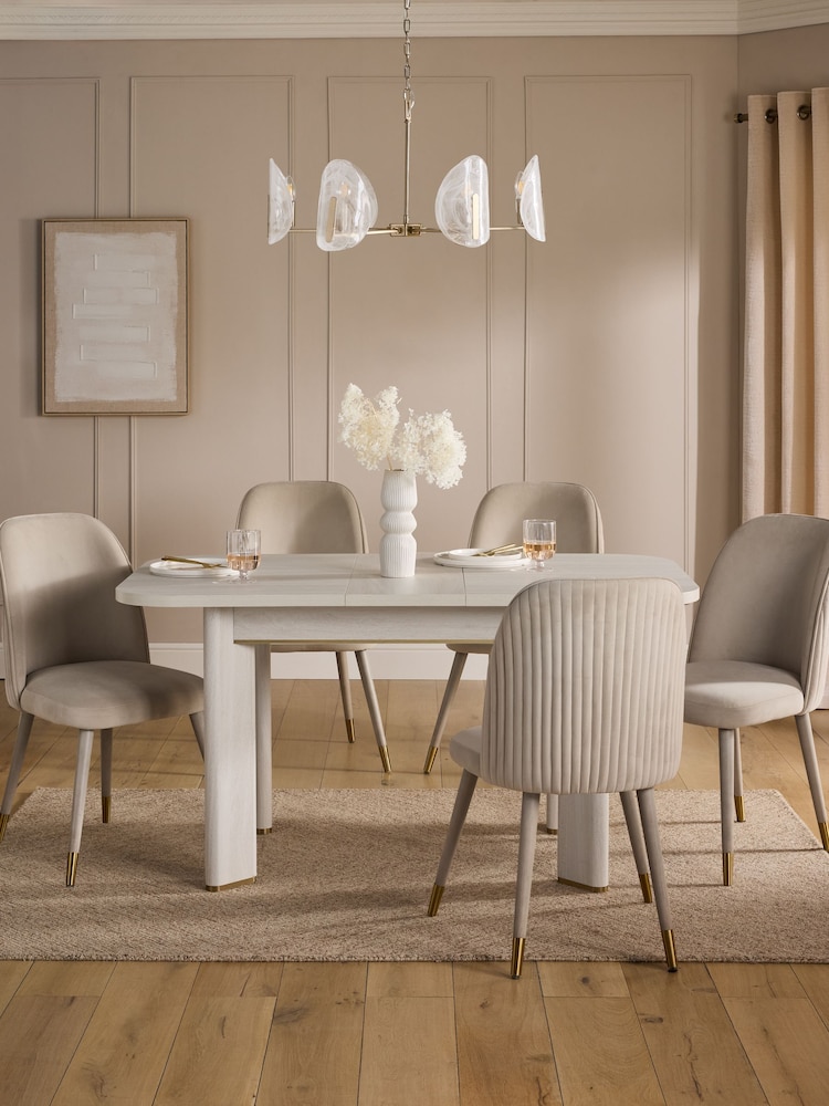 Light Evie Oak Effect 4 to 6 Round Seater Extending 4 to 6 Seater Dining Table - Image 2 of 9 Light Evie Oak Effect 4 to 6 Round Seater Extending 4 to 6 Seater Dining Table - Image 2 of 9