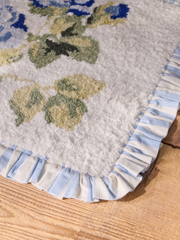 سجادة حمام قطن 100% مخططة بكشكشة تصميم Climbing Rose من Cath Kidston - صورة 2 من 3 سجادة حمام قطن 100% مخططة بكشكشة تصميم Climbing Rose من Cath Kidston - صورة 2 من 3