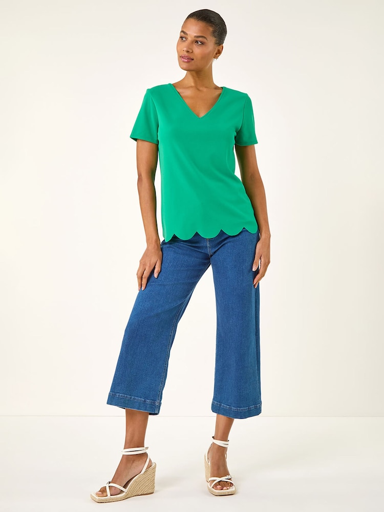 ירוק - Roman Scalloped Hem V-Neck T-Shirt - תמונה 2 מתוך 5