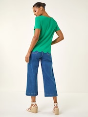 ירוק - Roman Scalloped Hem V-Neck T-Shirt - תמונה 3 מתוך 5