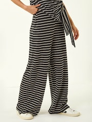 بنطلون رِجل واسعة مخططة من Roman - صورة 4 من 5