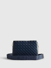 River Island תיק עם רצועת שרשרת צולבת ועיטור מוטבע - תמונה 3 מתוך 6