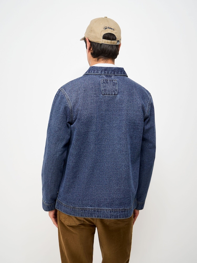 أزرق متوسط باهت ـ سترة خفيفة دنيم من Crew Clothing - Image 2 of 5 أزرق متوسط باهت ـ سترة خفيفة دنيم من Crew Clothing - Image 2 of 5