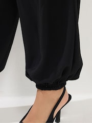 بنطلون كريب منفوخ من PixieGirl Petite - Image 4 of 5