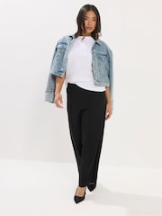 שחור - PixieGirl Petite מכנסי סקובה בעיטור קפל תפור - תמונה 1 מתוך 5