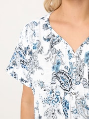 Yours Curve חולצת טי עם שרוולים קצרים וקפלים תפורים - תמונה 4 מתוך 5