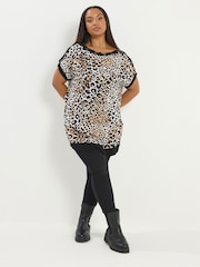 رداء عُلوي بتفصيل فتحات بطبعة جلد حيوان من Yours Curve - صورة 2 من 5