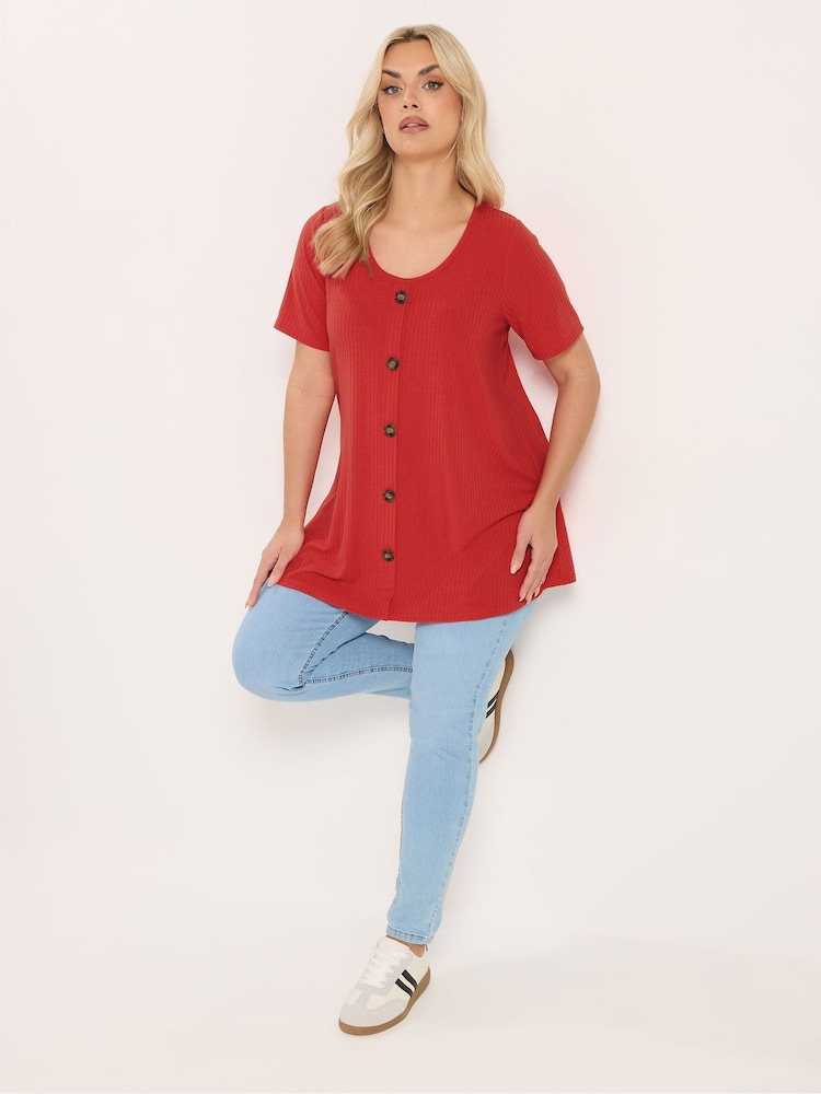 אדום - Yours Curve חולצת טי סווינג עם כפתורים בחזית - תמונה 2 מתוך 5 אדום - Yours Curve חולצת טי סווינג עם כפתורים בחזית - תמונה 2 מתוך 5