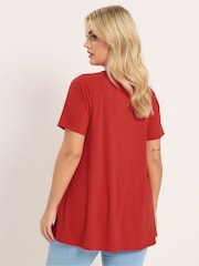 אדום - Yours Curve חולצת טי סווינג עם כפתורים בחזית - תמונה 4 מתוך 5
