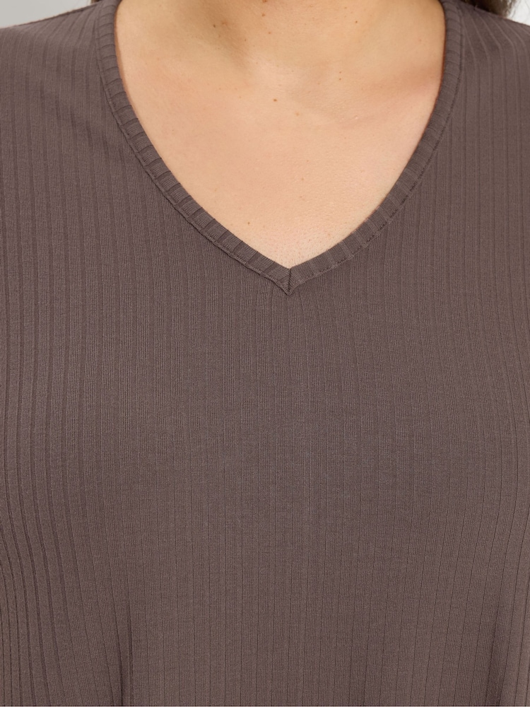 Yours Curve Brown V-Neck Ribbed Swing T-Shirt - Image 4 of 4