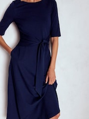 Boden Mathilde Kjole med Knytebånd i Midjen - Bilde 2 av 6