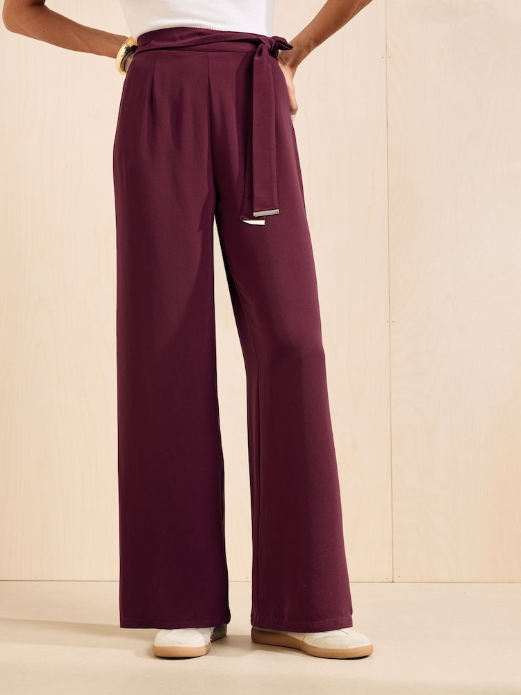 Burgunderrot - Friends Like These Tie Waisted Wide Leg Trousers - Bild 1 von 5 Burgunderrot - Friends Like These Tie Waisted Wide Leg Trousers - Bild 1 von 5