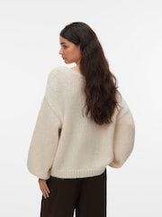 VERO MODA Cream Long Sleeve 2 Way V-Neck Jumper - Image 2 of 5