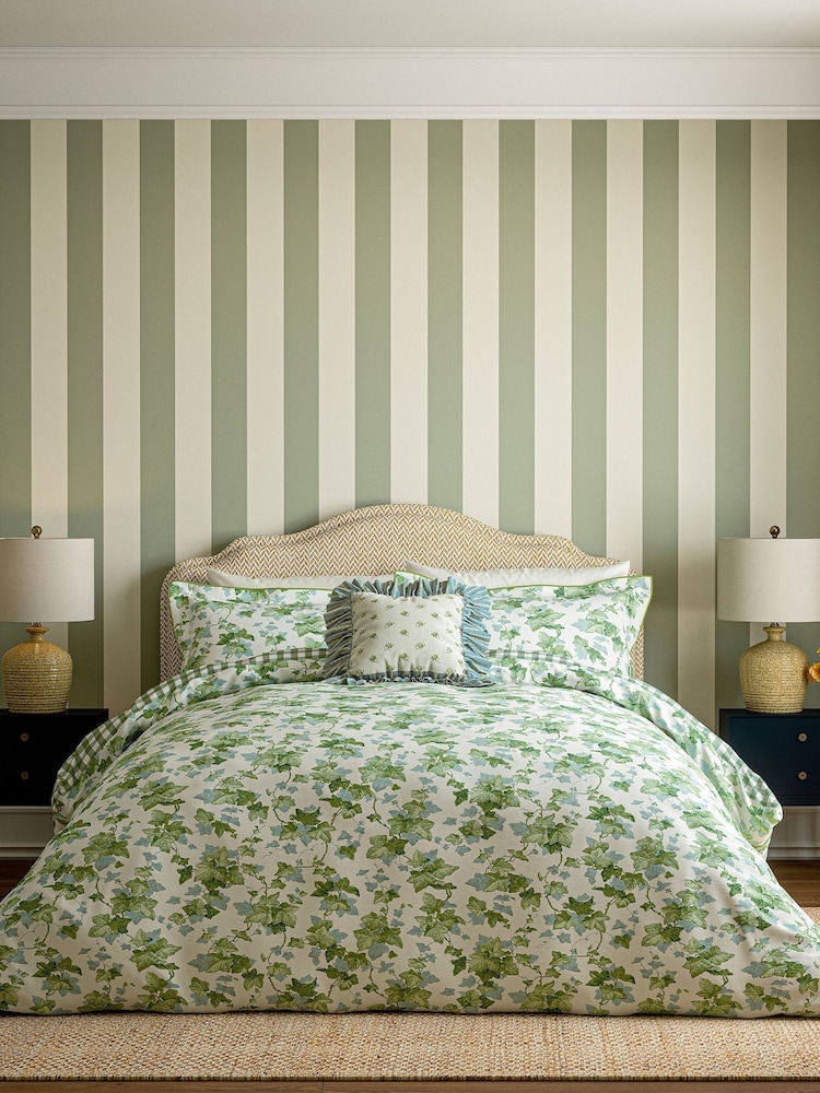 Sanderson Botanical Green Hedra 200 TC Cotton Sateen Duvet Set - Image 2 of 5