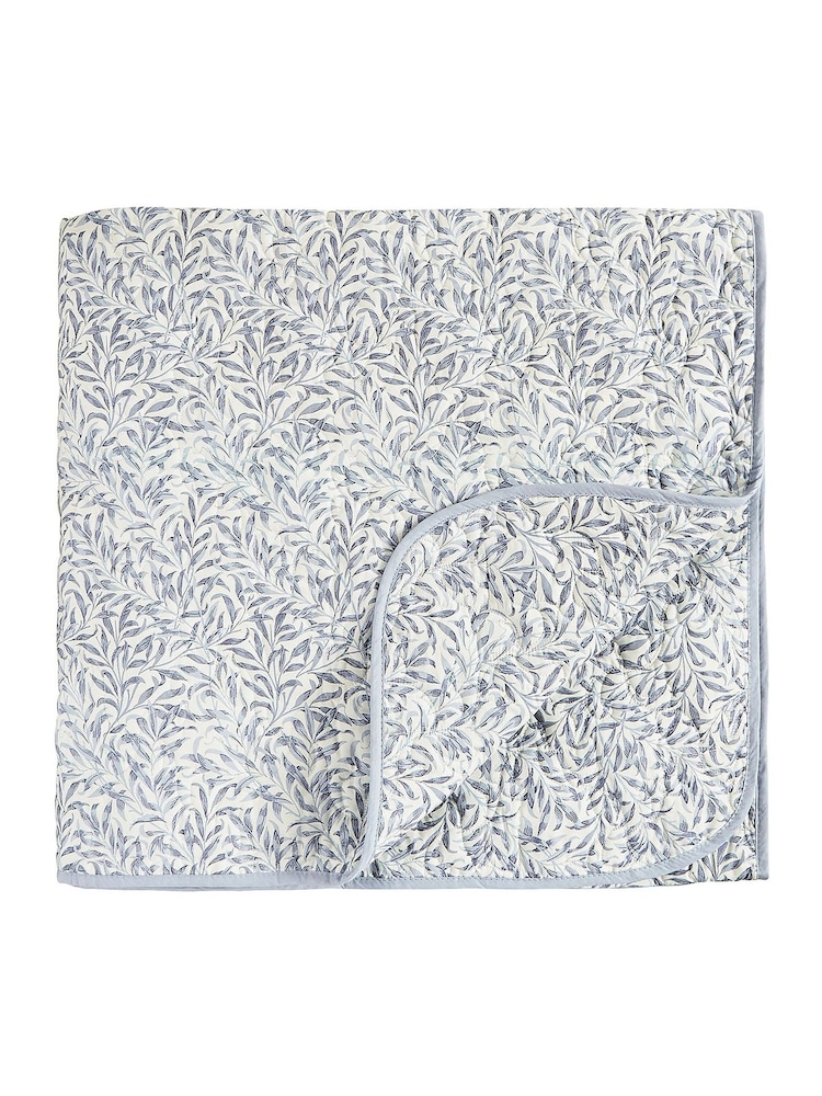 Morris & Co China Blue Willow Bough Quilted Throw - Image 3 of 3