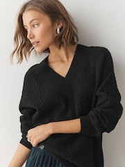 Czarny - Supersoft Cable Knit V-Neck Mid Length Jumper - Obraz 1 z 4