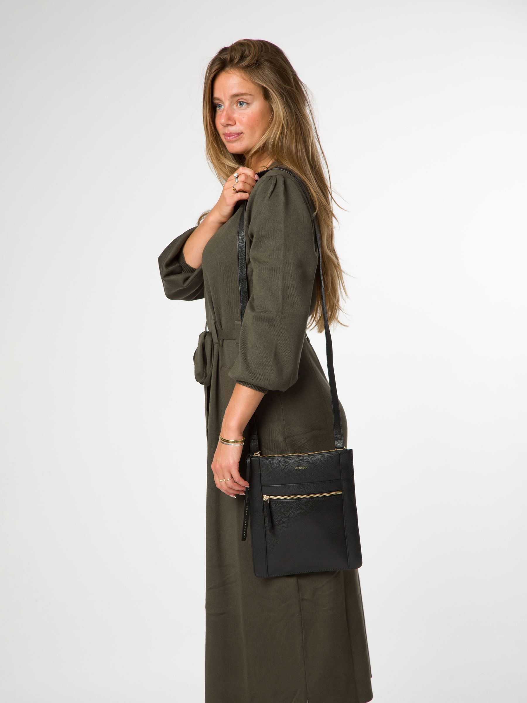 Pure Luxuries London Women's Black Wren Leather Cross Body Bag