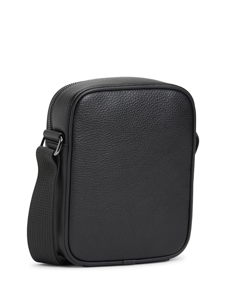 Tommy Hilfiger Black Pebble Grain Cross-Body Reporter Bag - Image 2 of 5 Tommy Hilfiger Black Pebble Grain Cross-Body Reporter Bag - Image 2 of 5