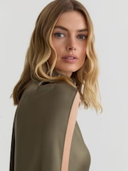 Reiss – Fae – Maxikleid aus Satin mit Cape - Bild 3 von 9