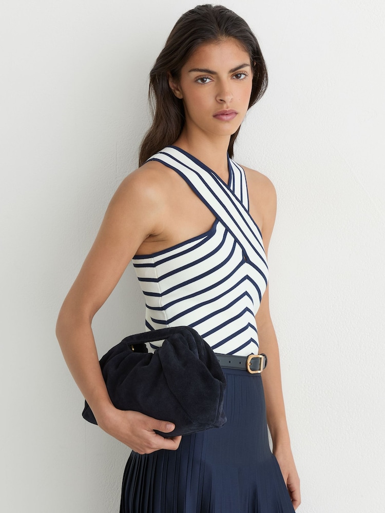 Reiss June Suede Cut-Out Handle Pouch Clutch Bag - Imagem 1 de 6 Reiss June Suede Cut-Out Handle Pouch Clutch Bag - Imagem 1 de 6