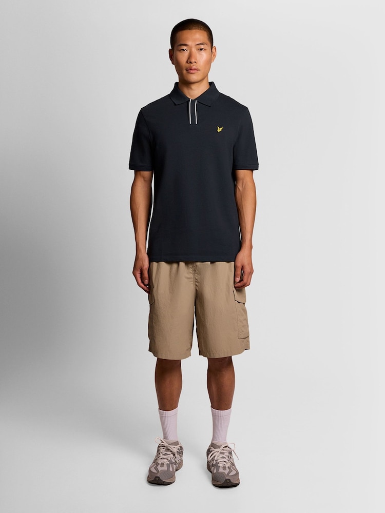 Lyle & Scott חולצת פולו עם קצוות בצבע מנוגד ומפתח כפתורים - תמונה 2 מתוך 6