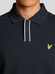 Lyle & Scott חולצת פולו עם קצוות בצבע מנוגד ומפתח כפתורים - תמונה 3 מתוך 6