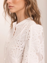 Blanco - Mint Velvet Cotton Broderie Detail Blouse - Imagen 4 de 7