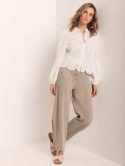 Blanco - Mint Velvet Cotton Broderie Detail Blouse - Imagen 5 de 7