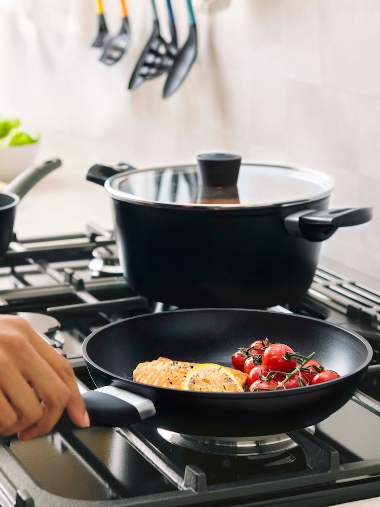 Masterchef Black Frying Pan 20cm - Image 2 of 4