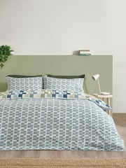 طقم غطاء لحاف بوجهين بطبعة أشكال هندسية Bryson من Catherine Lansfield - صورة 2 من 4